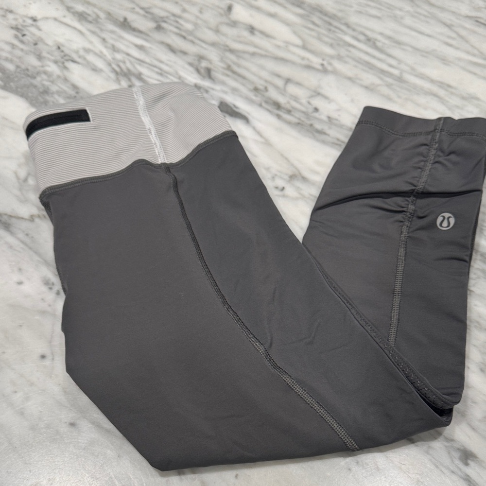 🔥🔥🔥 EUC Lululemon athletica Gray and Dark Gray Leggings